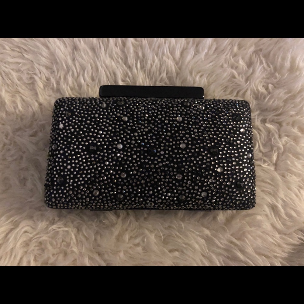 Hardcase strass clutch with detachable chain.
